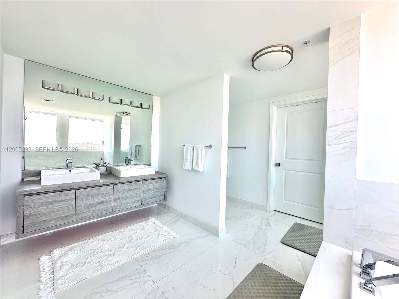image 400 Sunny Isles27