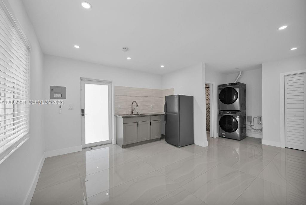 570 NW 48th St