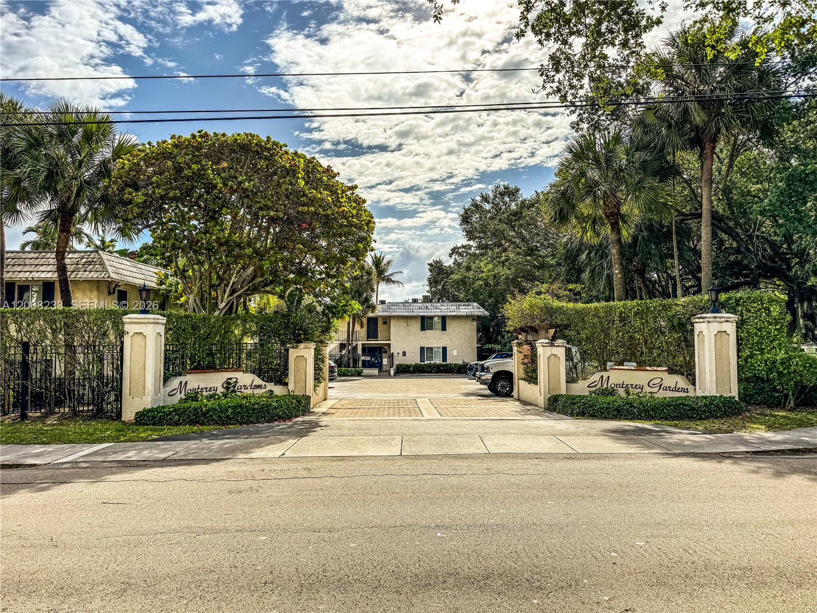 8605 SW 68th Ct #7 Pinecrest, FL 33156