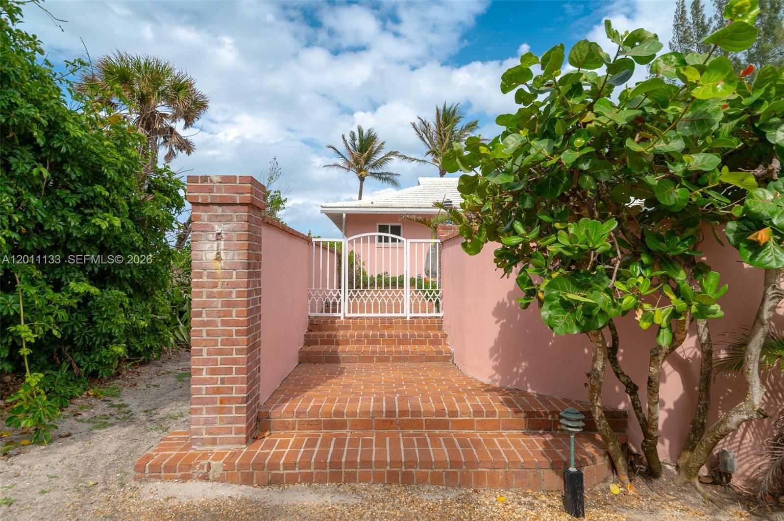 55 N Beach Rd Jupiter Island, FL 33455