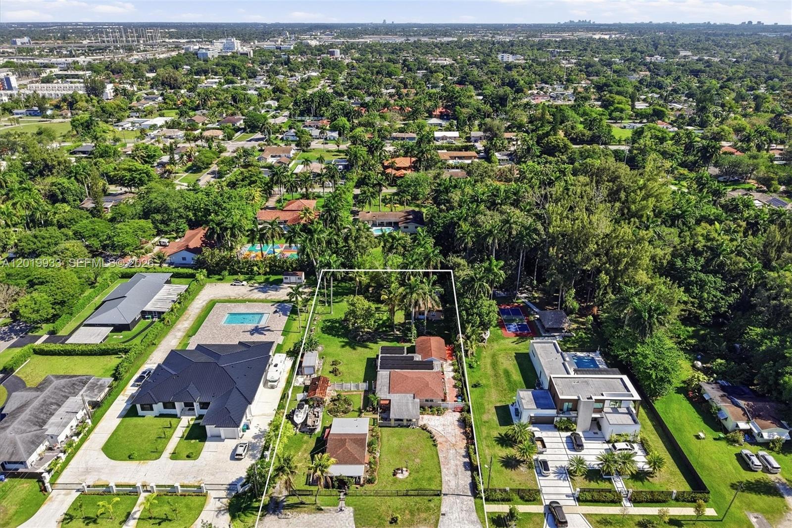 55-57 NE 156th St Miami, FL 33162
