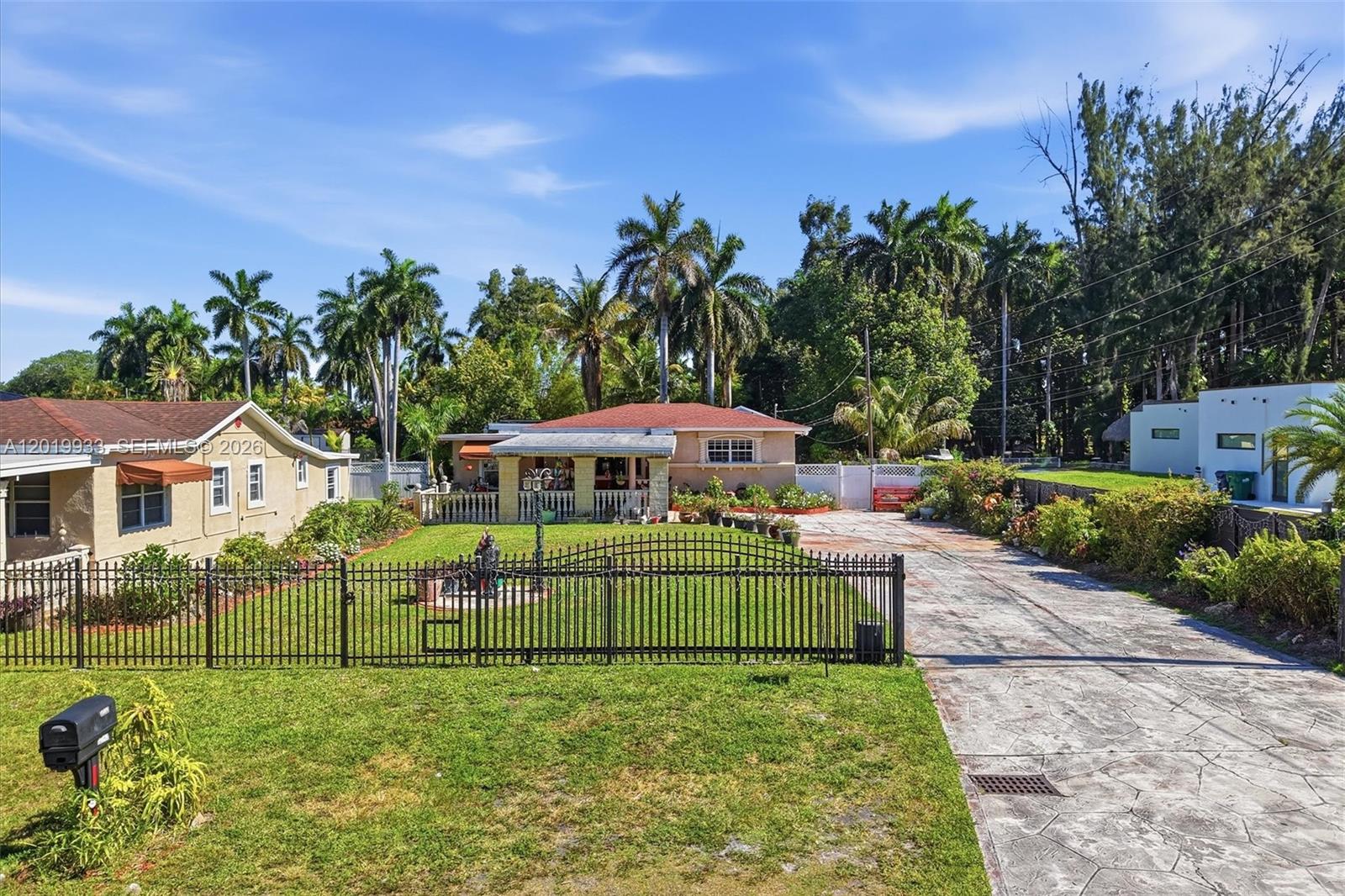 55-57 NE 156th St Miami, FL 33162