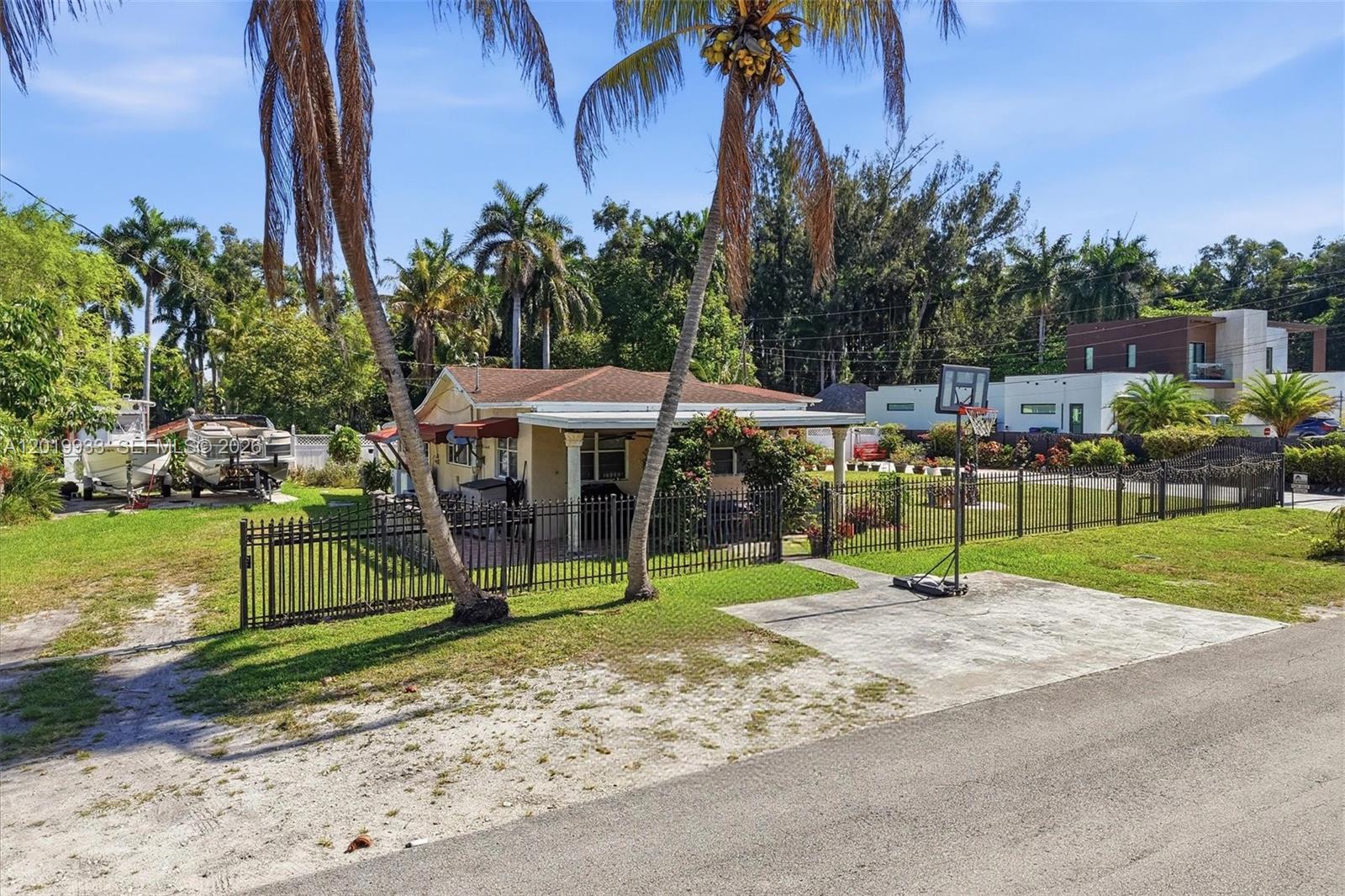 55-57 NE 156th St Miami, FL 33162