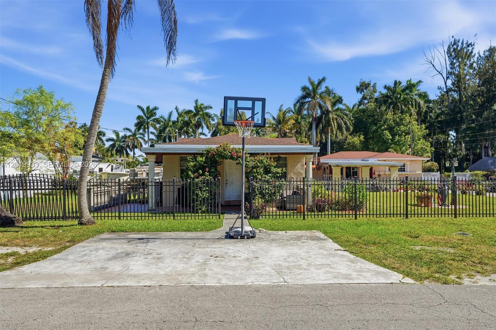 55-57 NE 156th St Miami, FL 33162