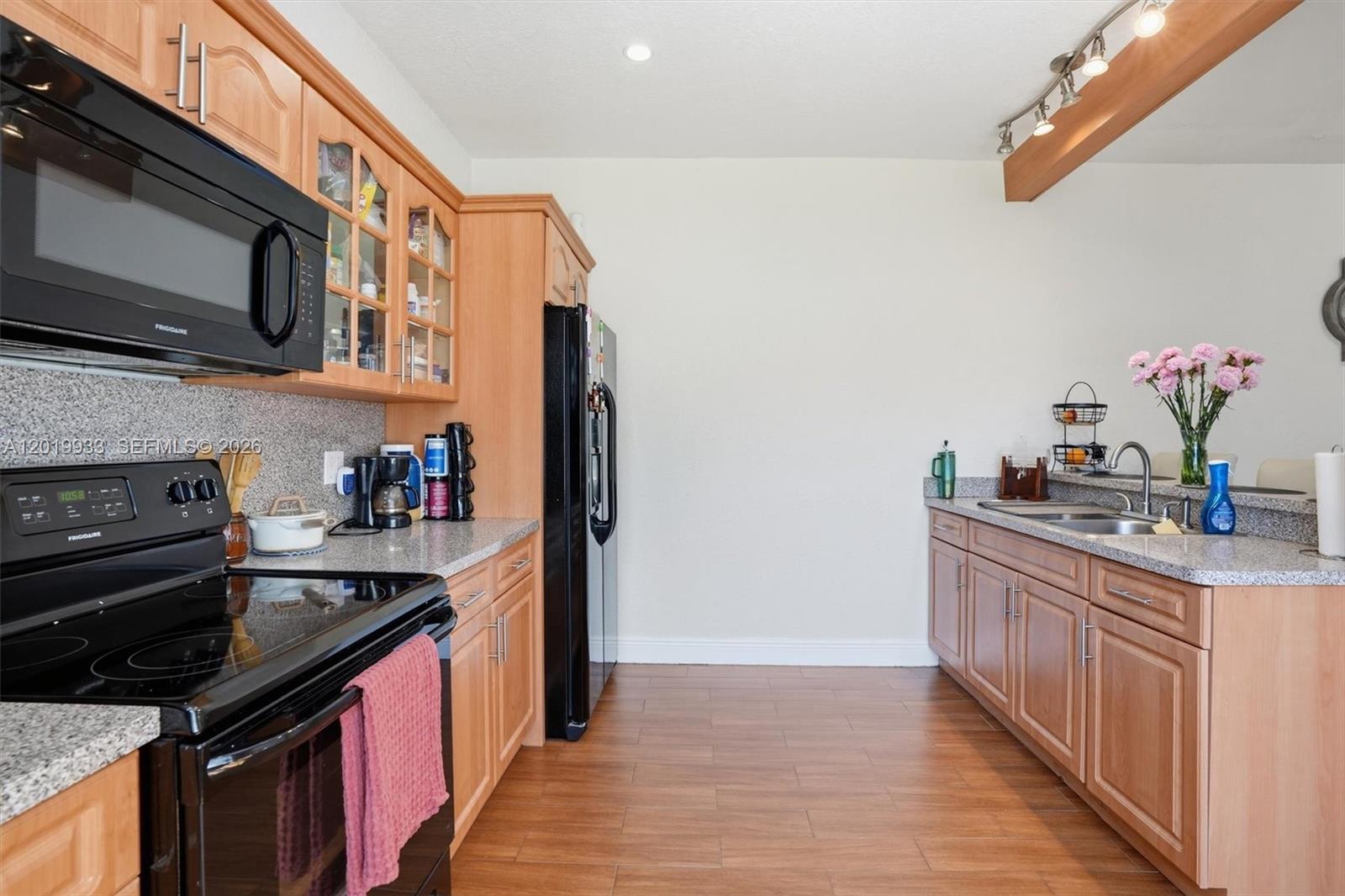 55-57 NE 156th St Miami, FL 33162