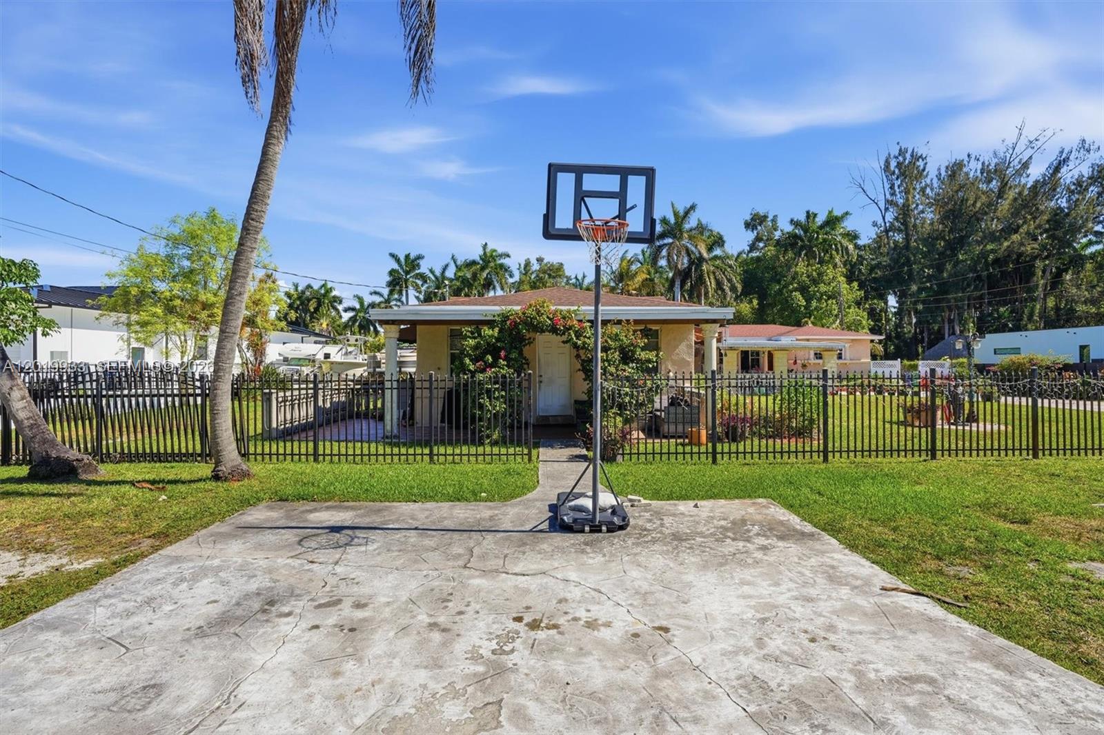 55-57 NE 156th St Miami, FL 33162