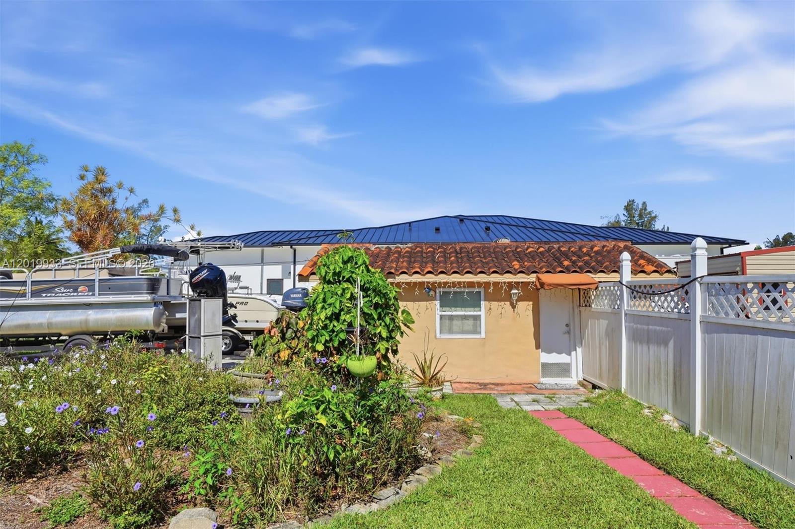 55-57 NE 156th St Miami, FL 33162