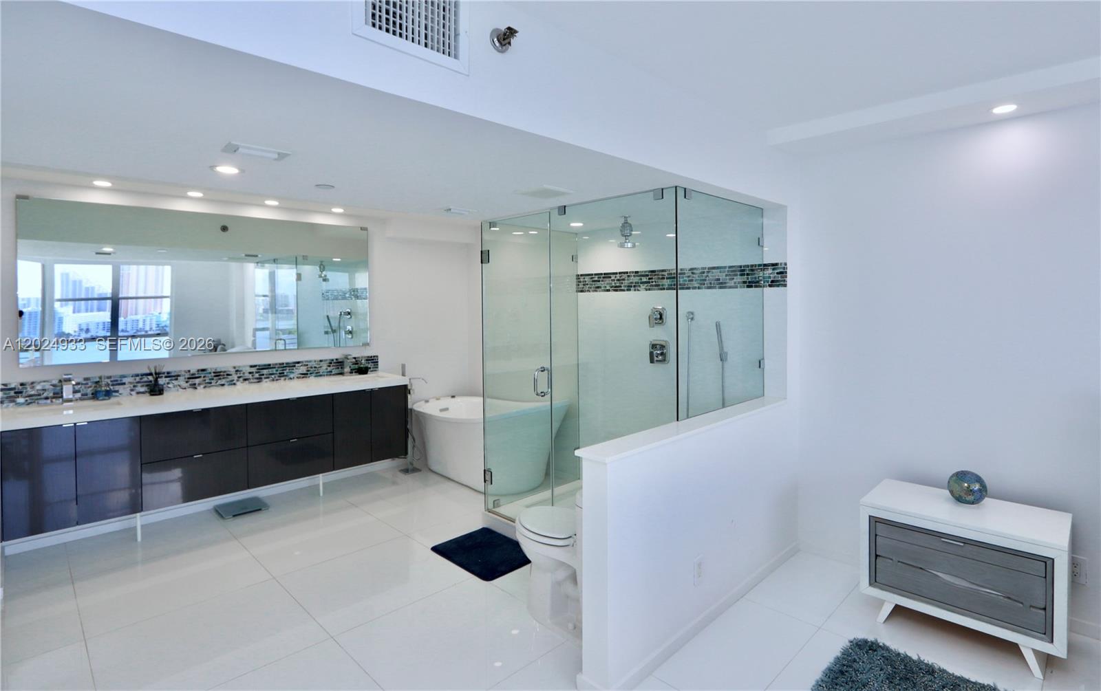 3600 Mystic Pointe Dr #1115 Aventura, FL 33180