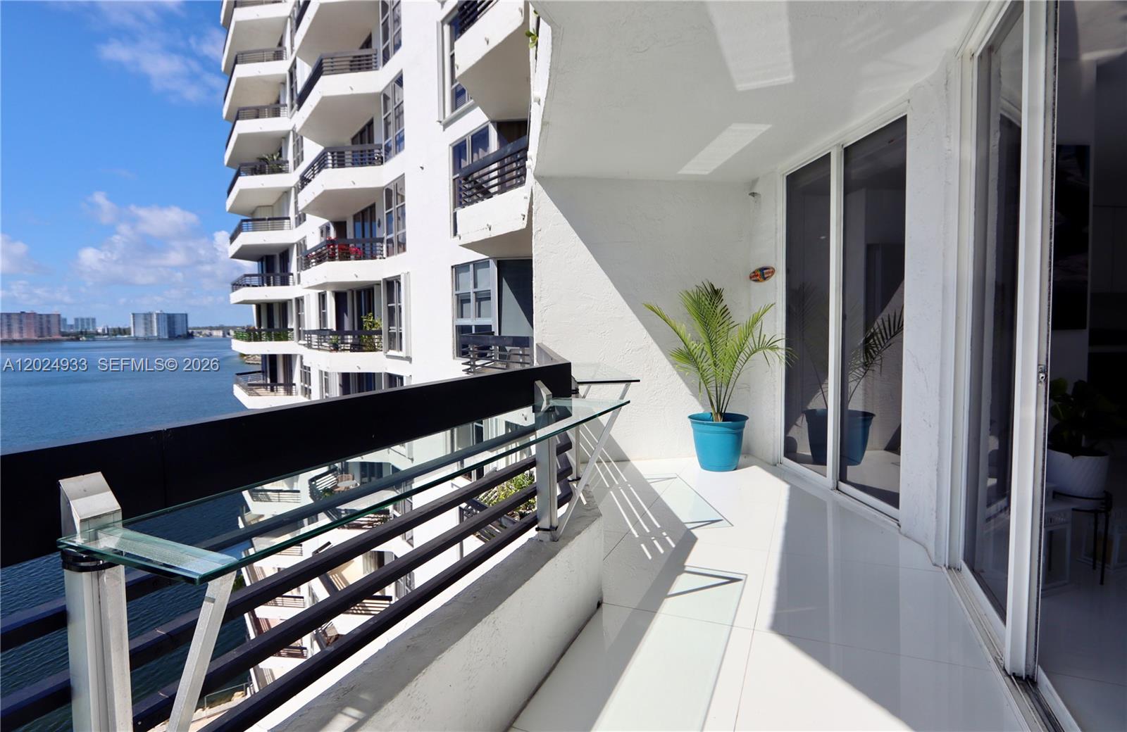 3600 Mystic Pointe Dr #1115 Aventura, FL 33180