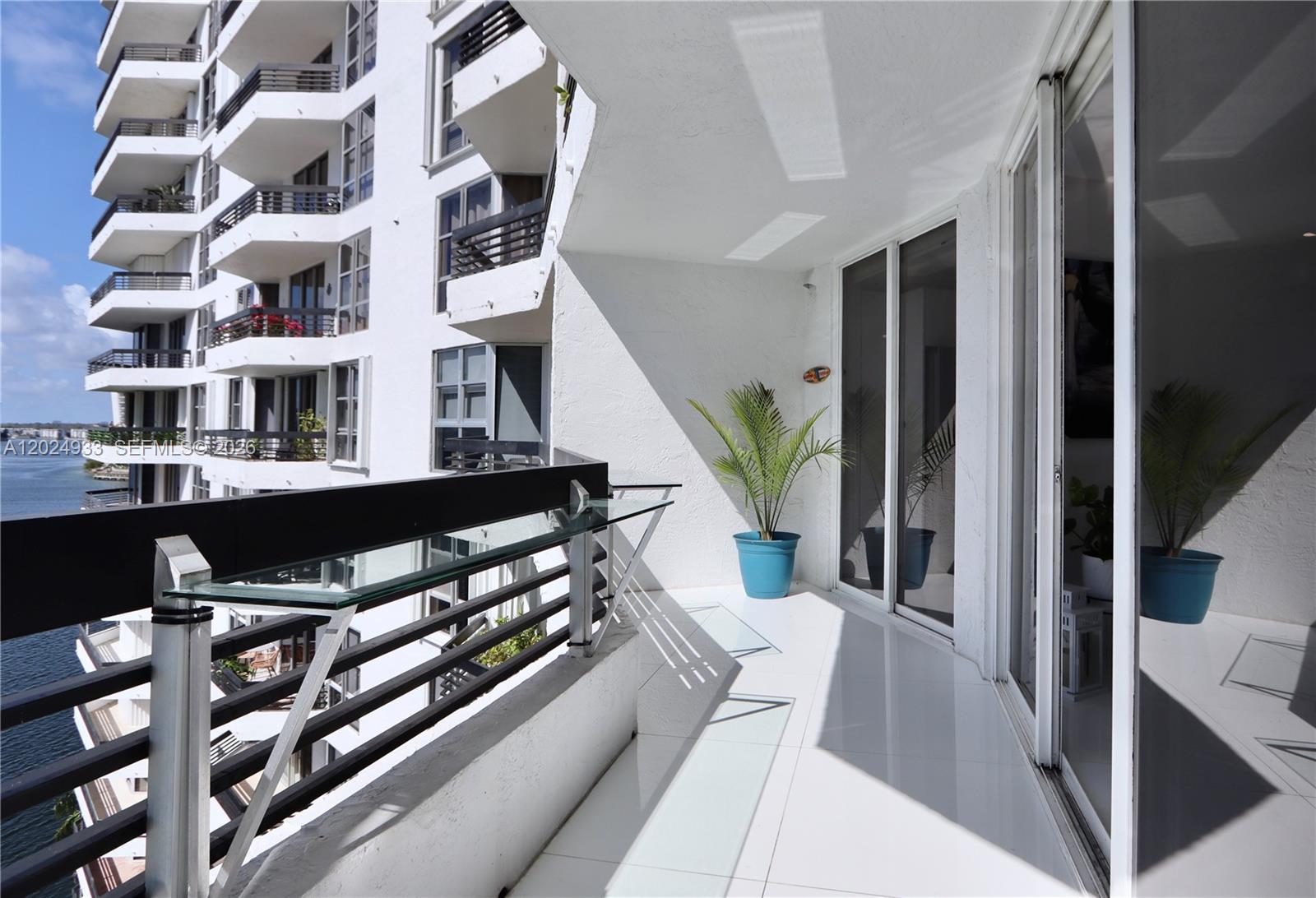 3600 Mystic Pointe Dr #1115 Aventura, FL 33180