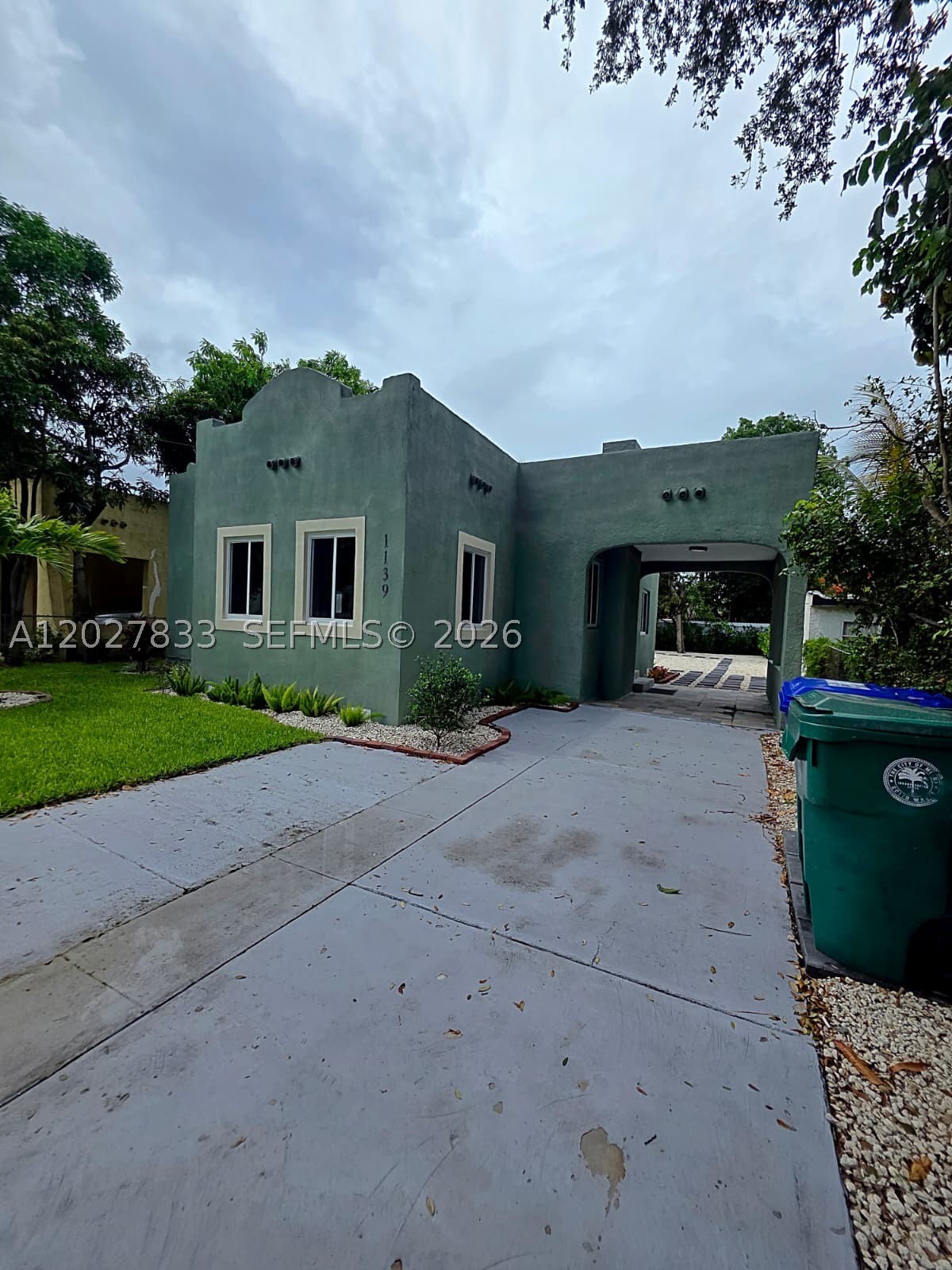 1139 NW 37th St