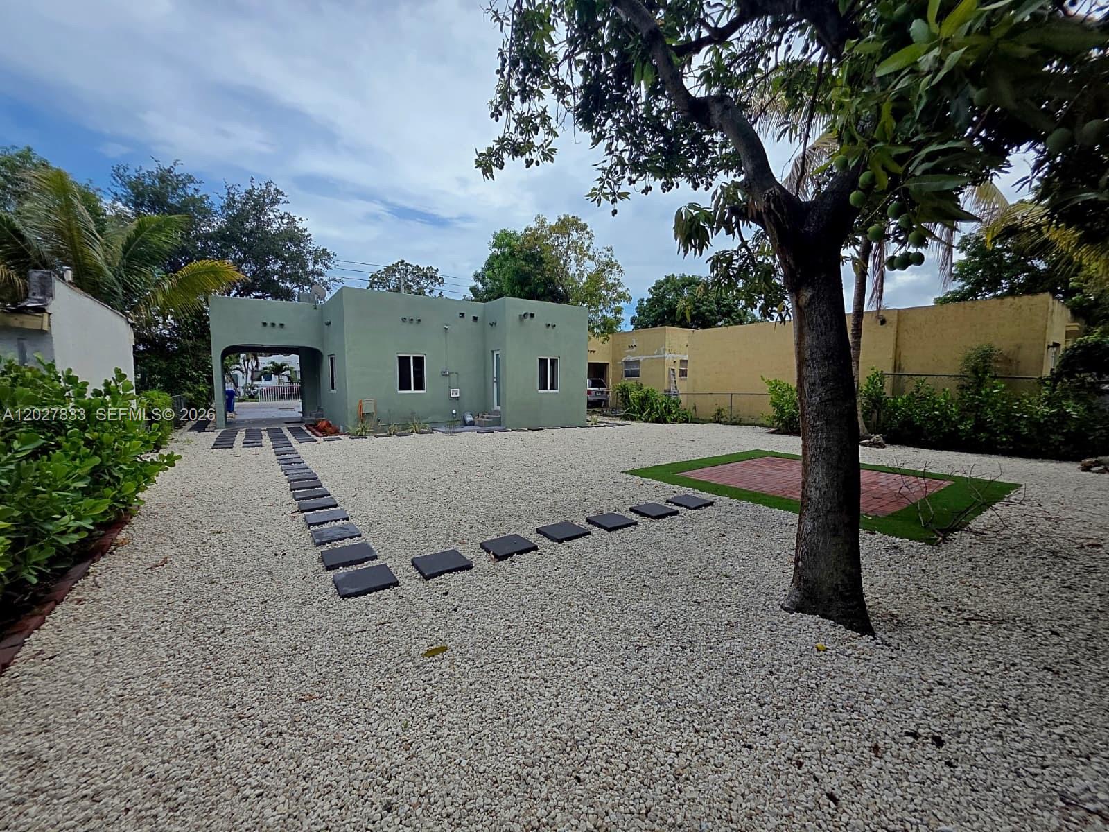 1139 NW 37th St Miami, FL 33127
