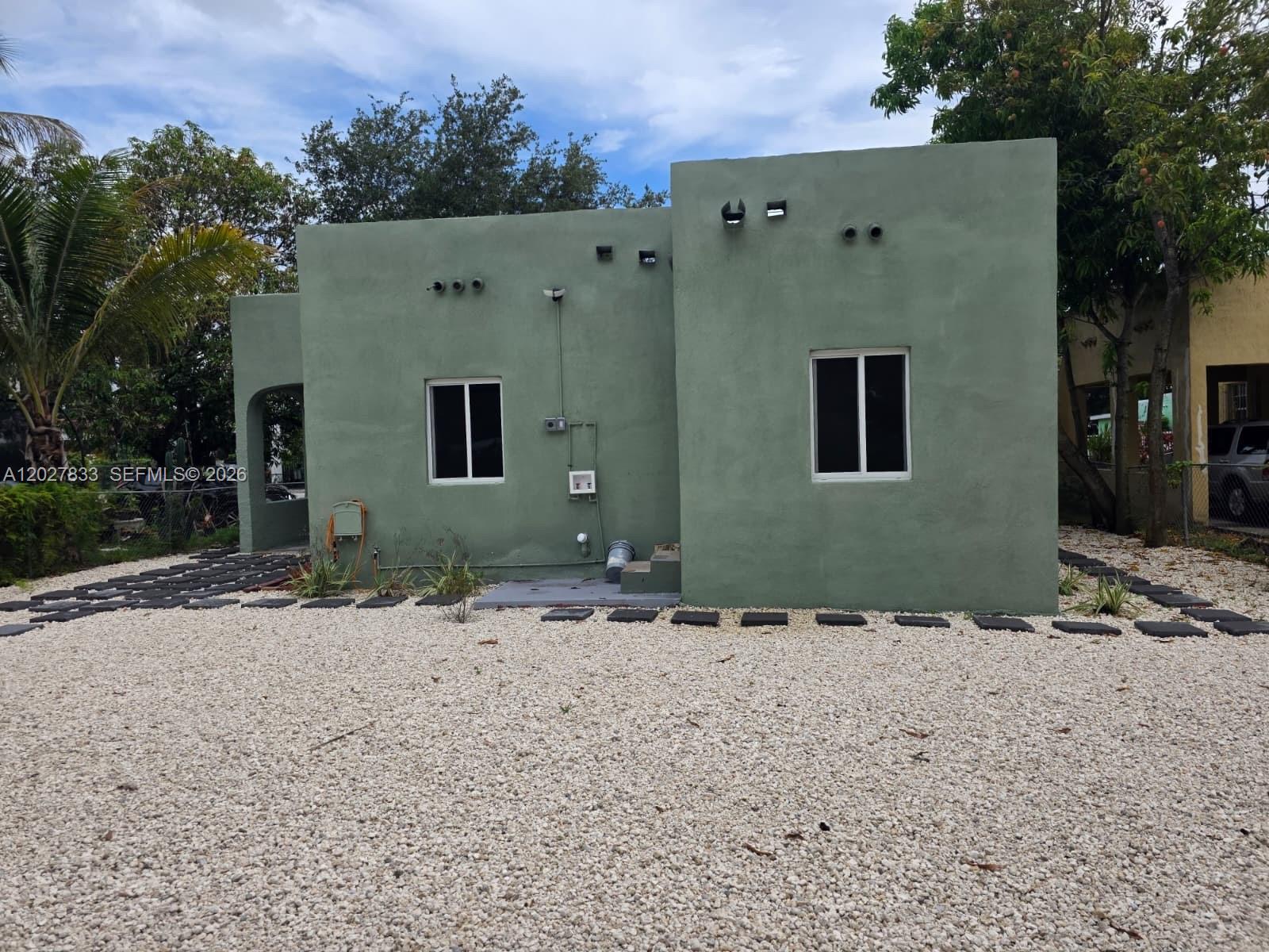 1139 NW 37th St Miami, FL 33127