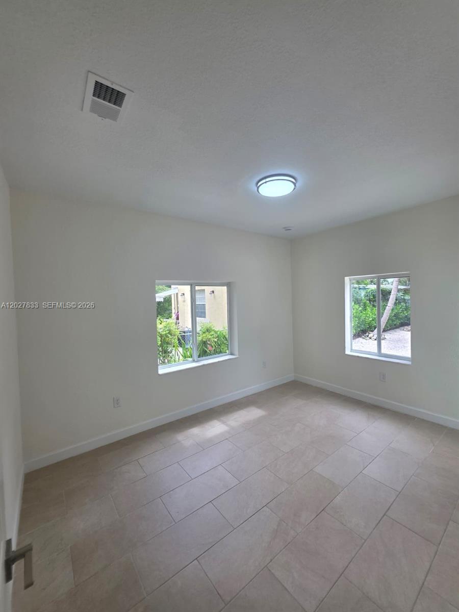 1139 NW 37th St Miami, FL 33127