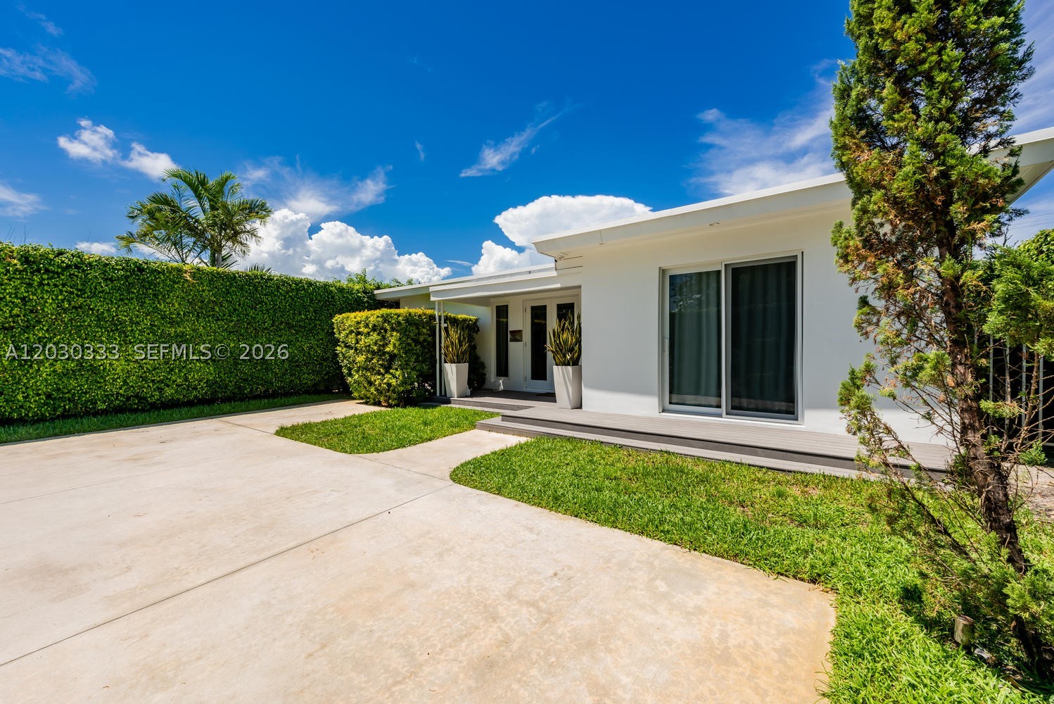 575 W 50th St Miami Beach, FL 33140