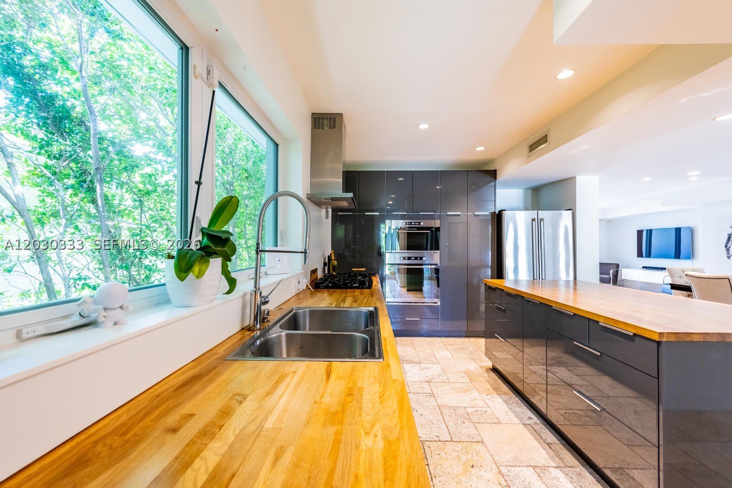 575 W 50th St Miami Beach, FL 33140