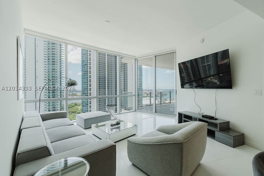 851 NE 1st Ave #2303 Miami, FL 33132