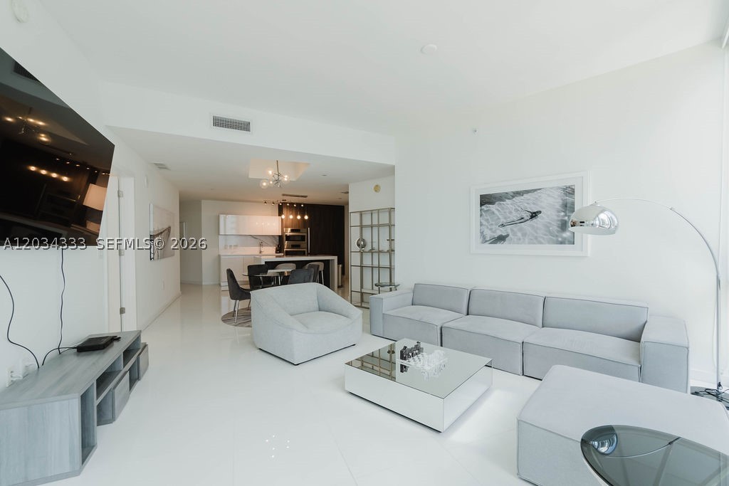 851 NE 1st Ave #2303 Miami, FL 33132
