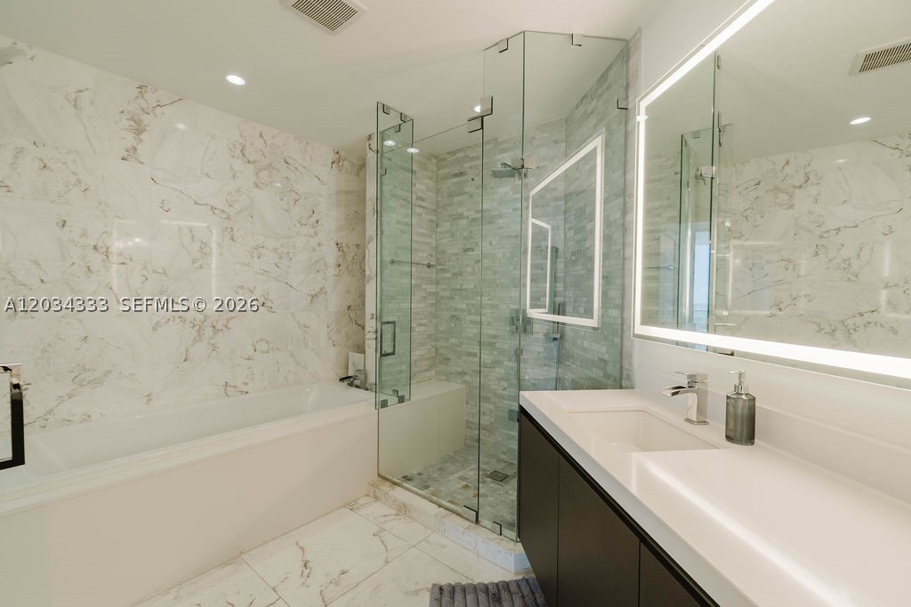 851 NE 1st Ave #2303 Miami, FL 33132