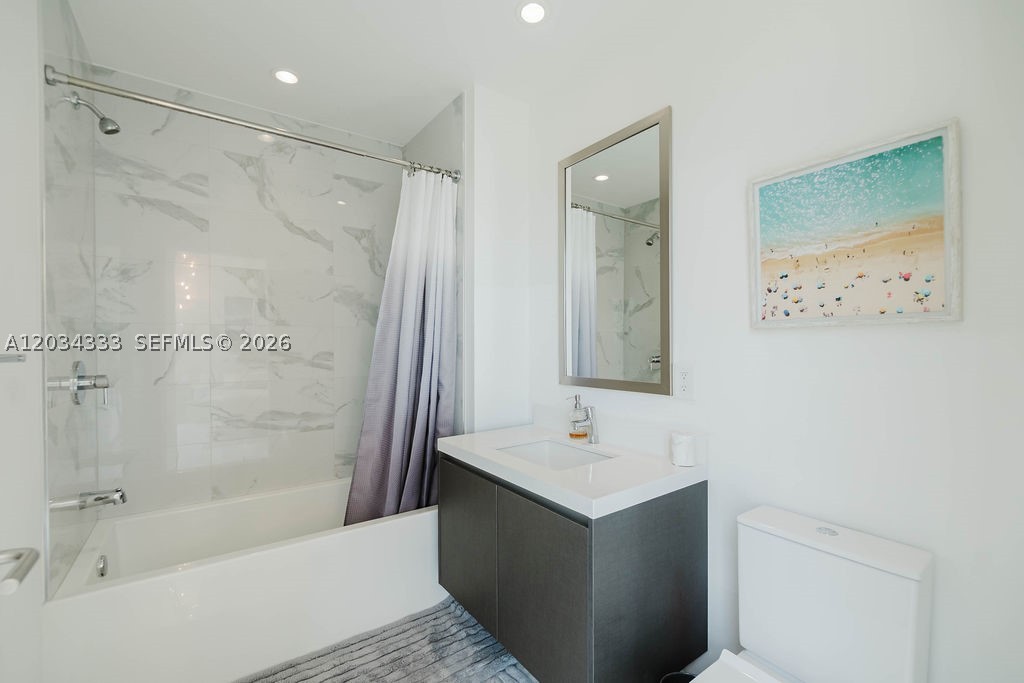 851 NE 1st Ave #2303 Miami, FL 33132