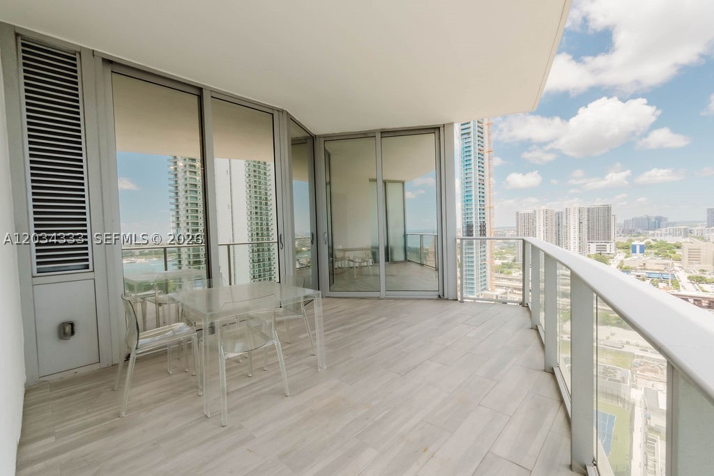 851 NE 1st Ave #2303 Miami, FL 33132