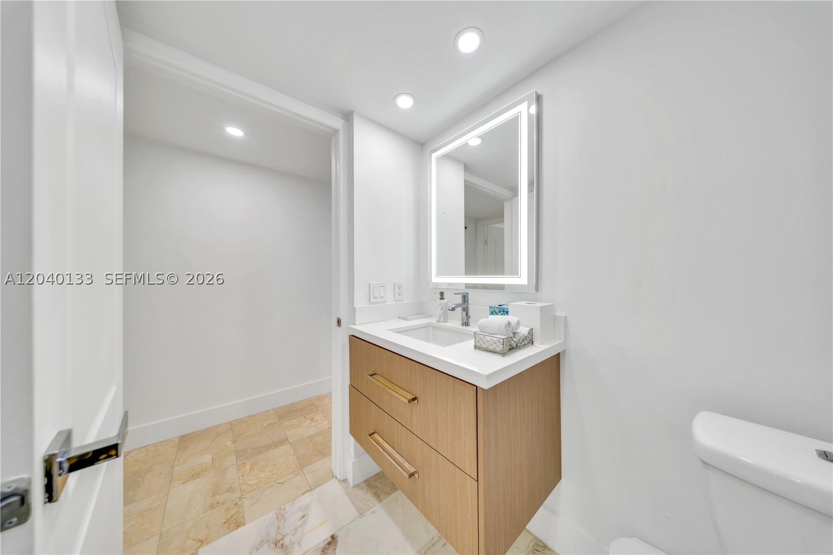 2101 Brickell Ave #1907 Miami, FL 33129
