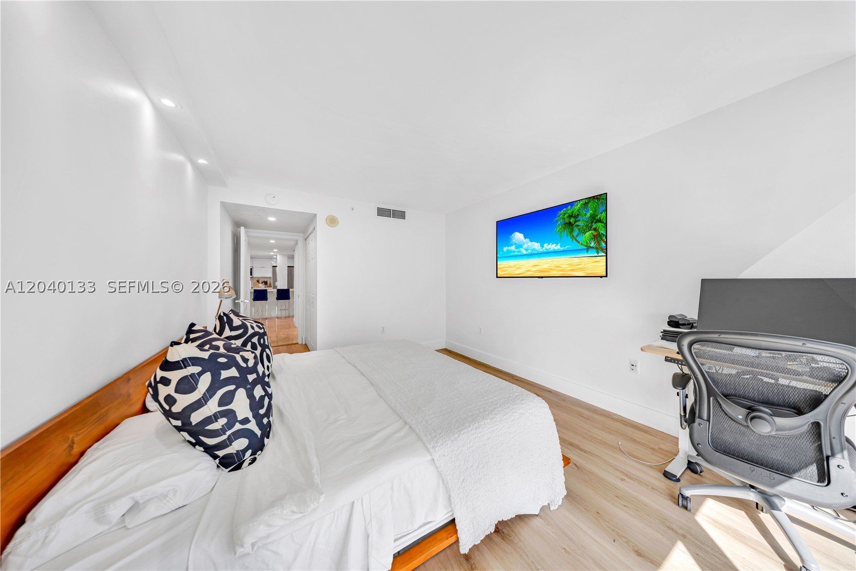 2101 Brickell Ave #1907 Miami, FL 33129