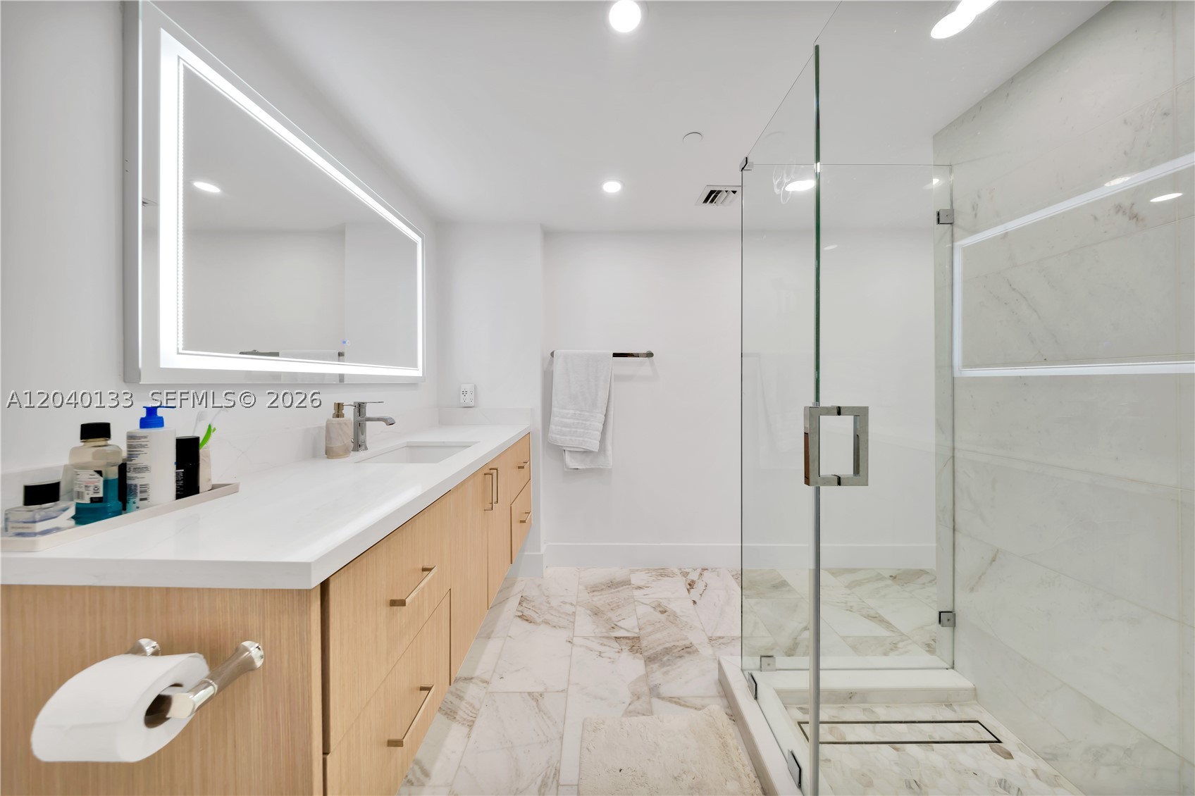 2101 Brickell Ave #1907 Miami, FL 33129
