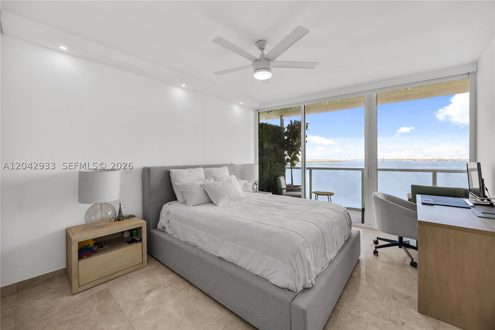 image Onyx on the Bay24