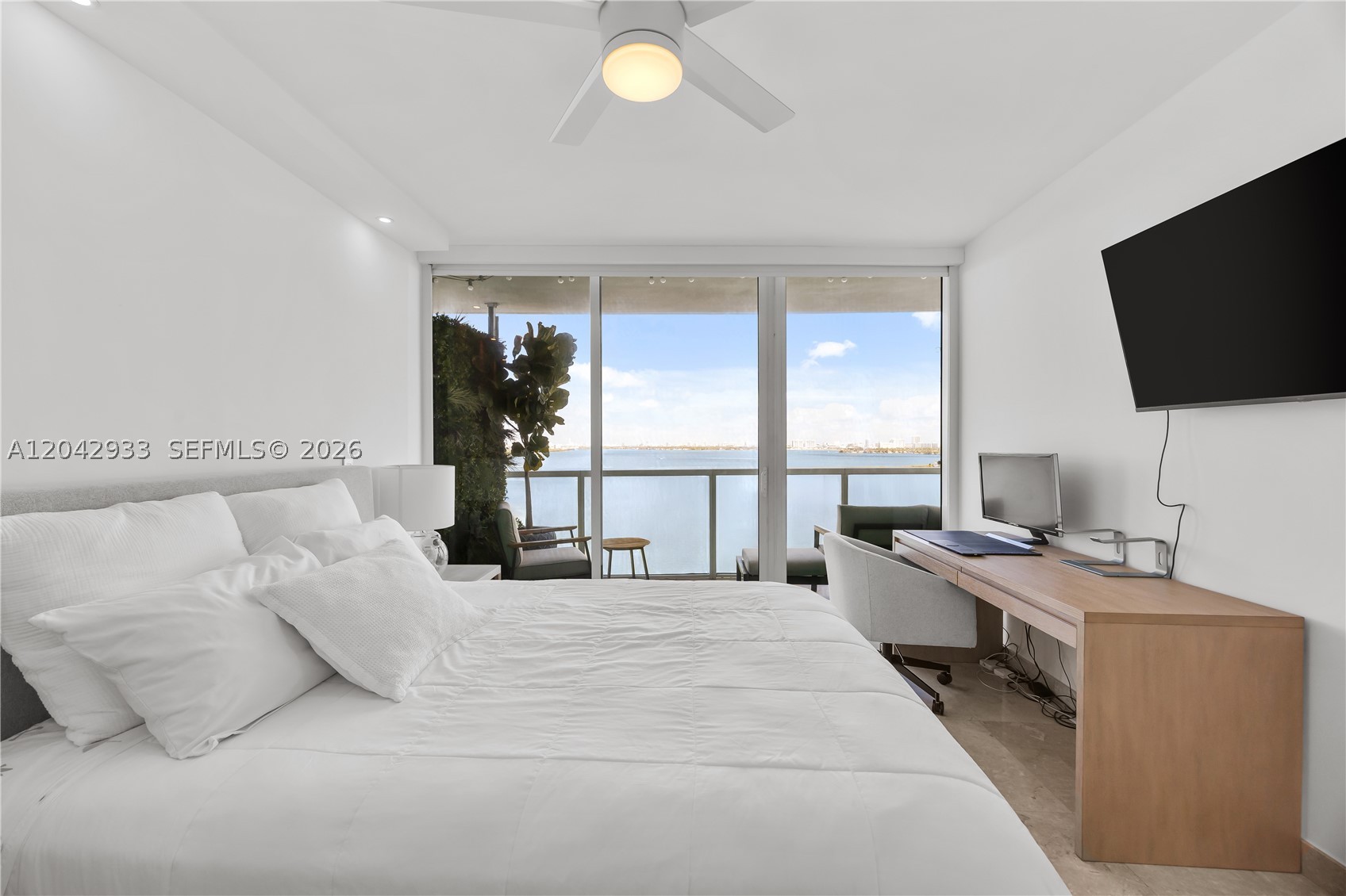 image Onyx on the Bay25
