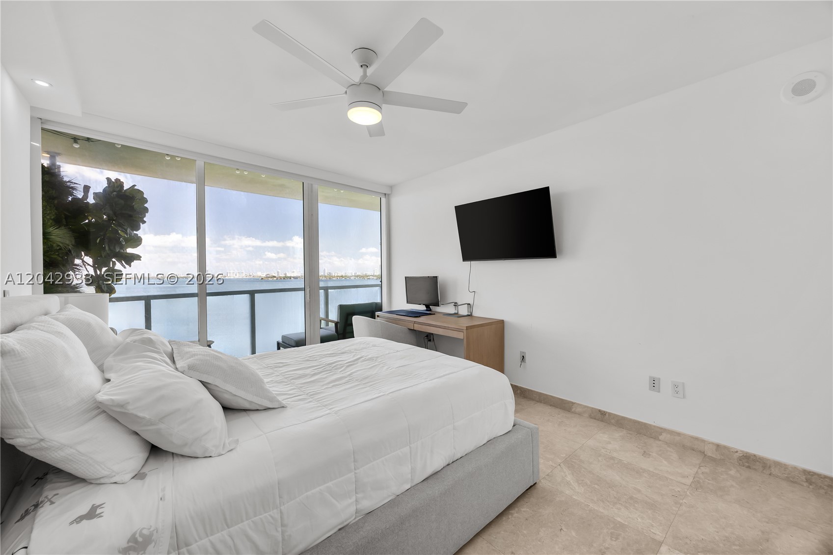 image Onyx on the Bay26