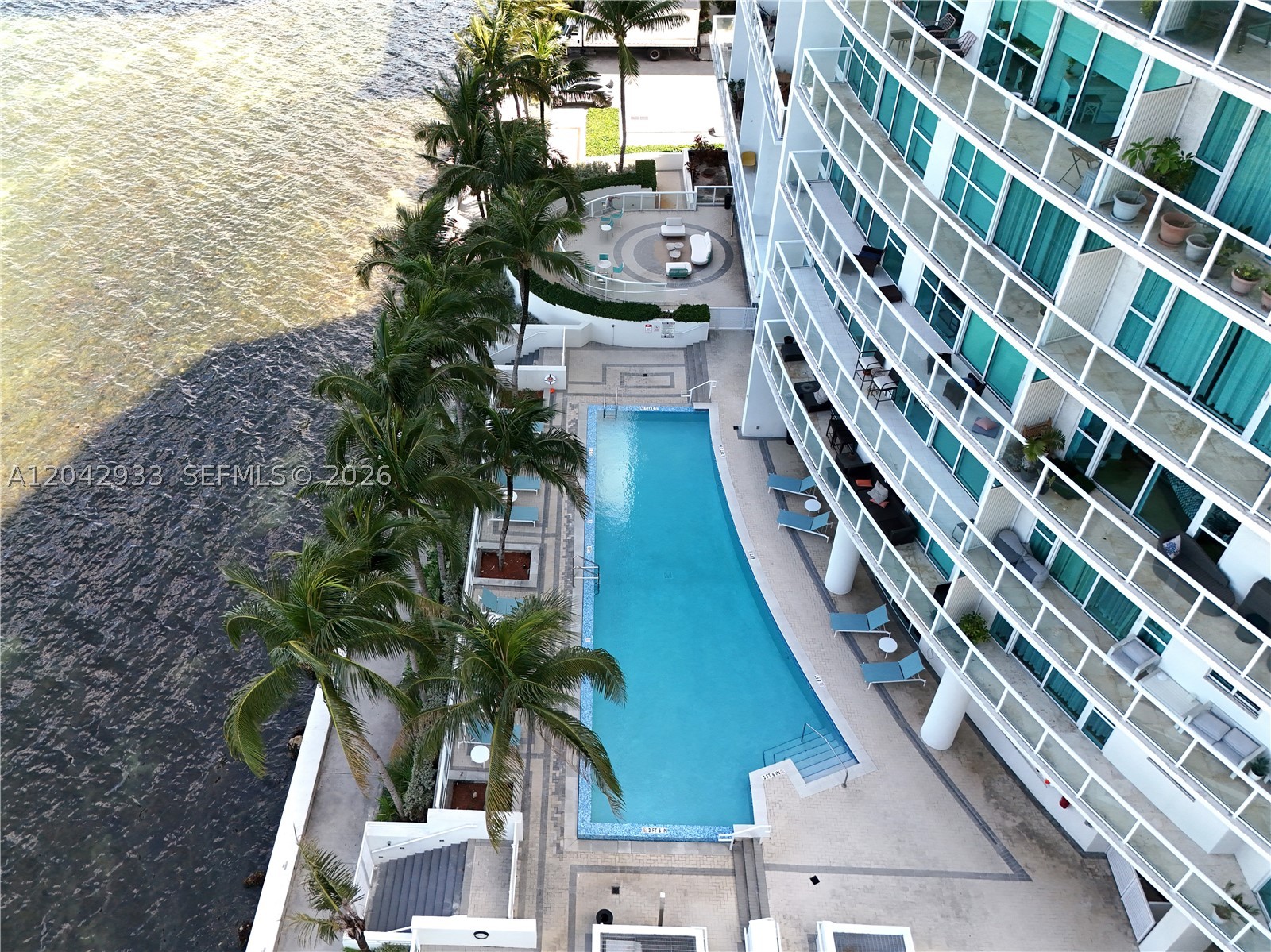 image Onyx on the Bay44