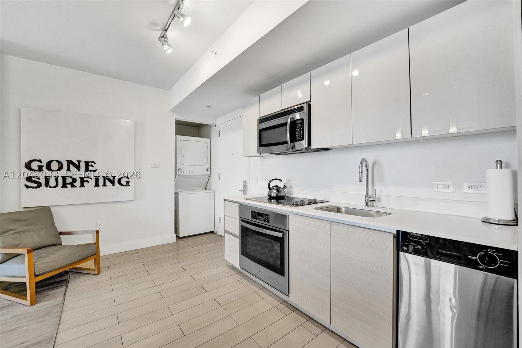 image Beachwalk Condominium14