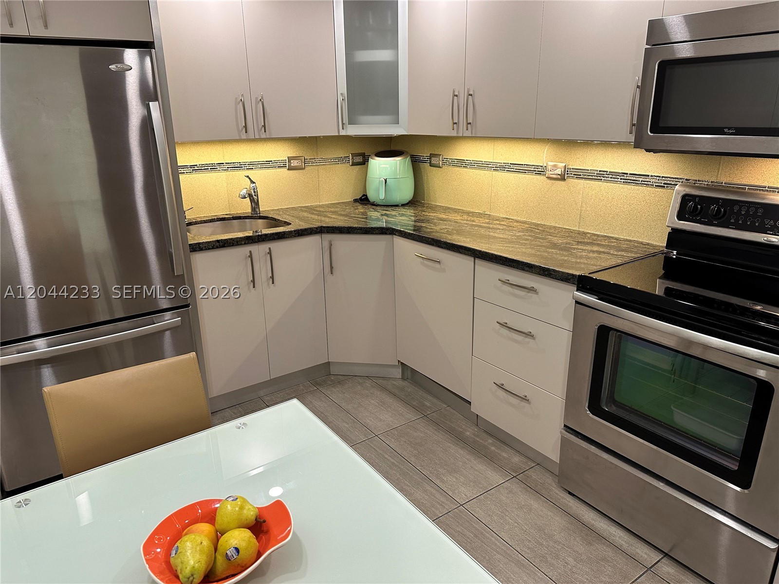 6039 Collins Ave #1205