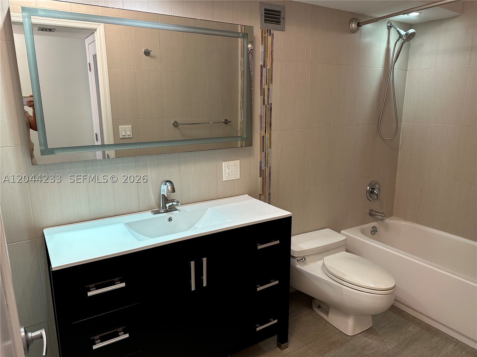 6039 Collins Ave #1205 Miami Beach, FL 33140