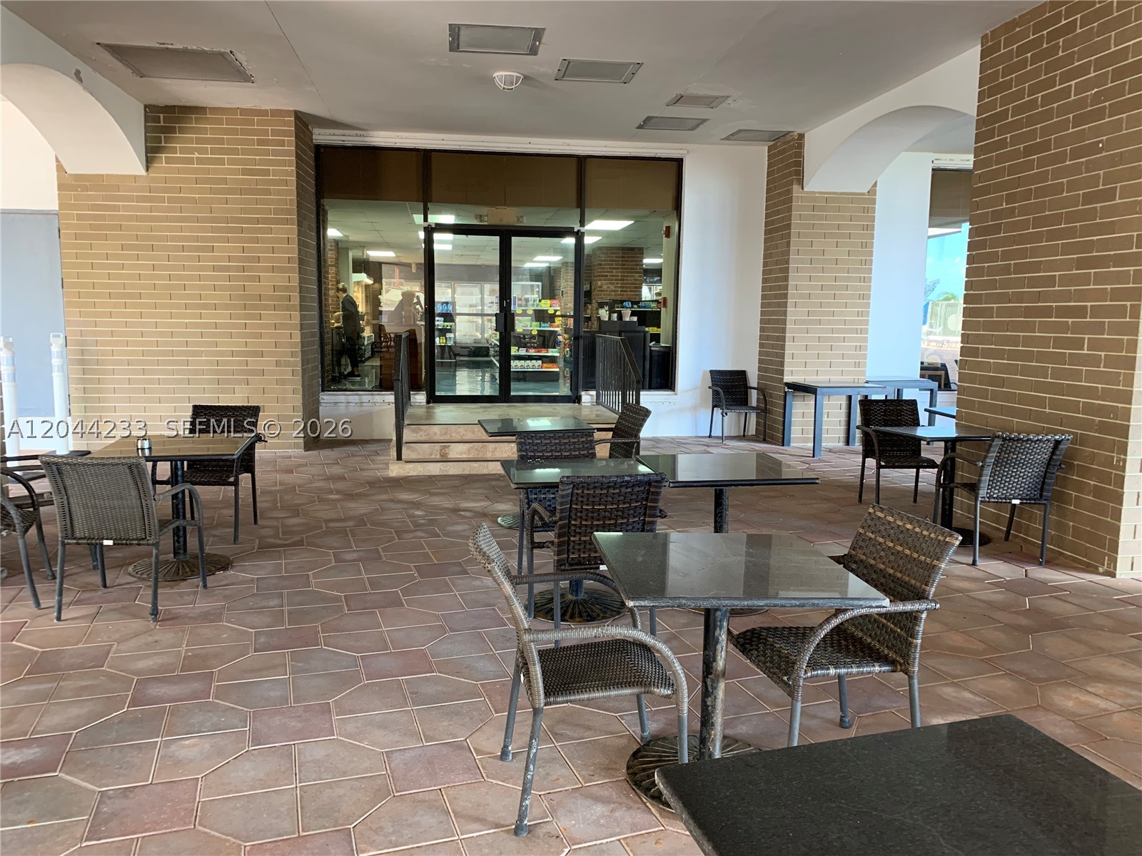6039 Collins Ave #1205 Miami Beach, FL 33140