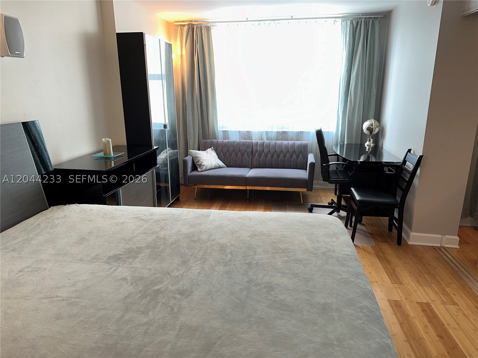 6039 Collins Ave #1205 Miami Beach, FL 33140