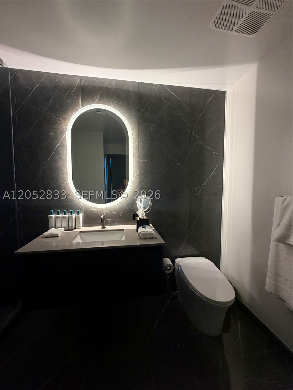 image E11EVEN Hotel & Residences4