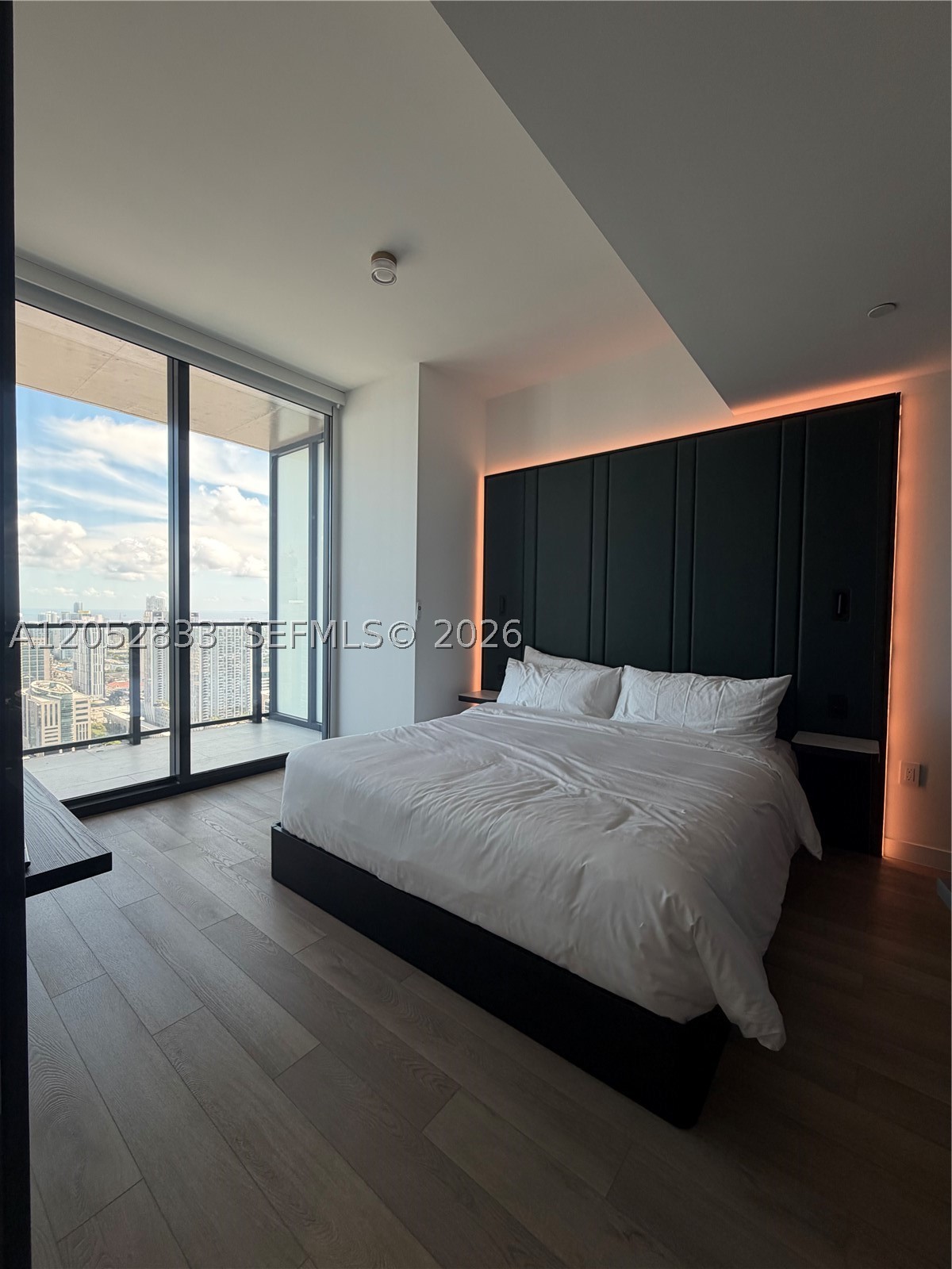 image E11EVEN Hotel & Residences5