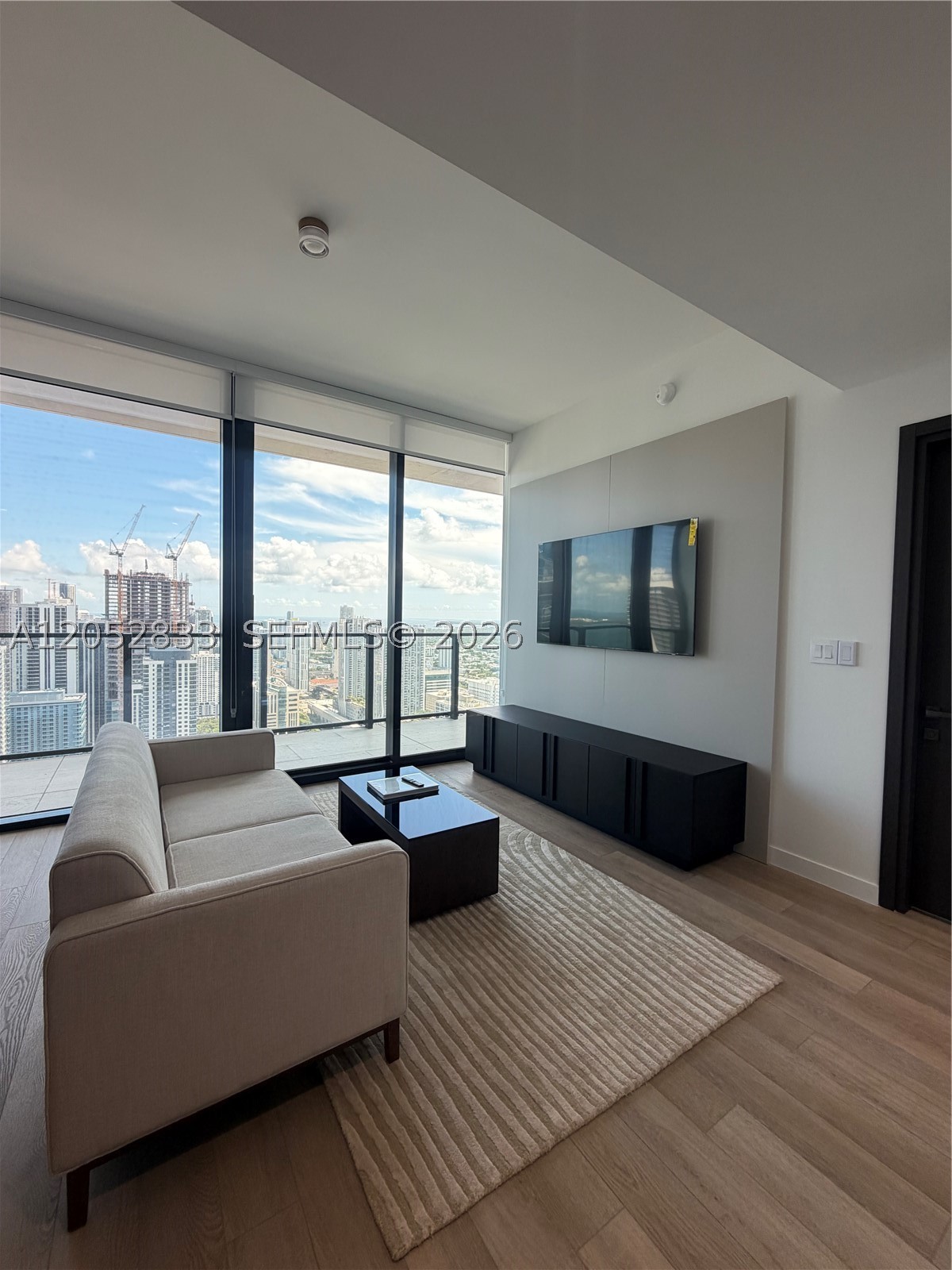 image E11EVEN Hotel & Residences8