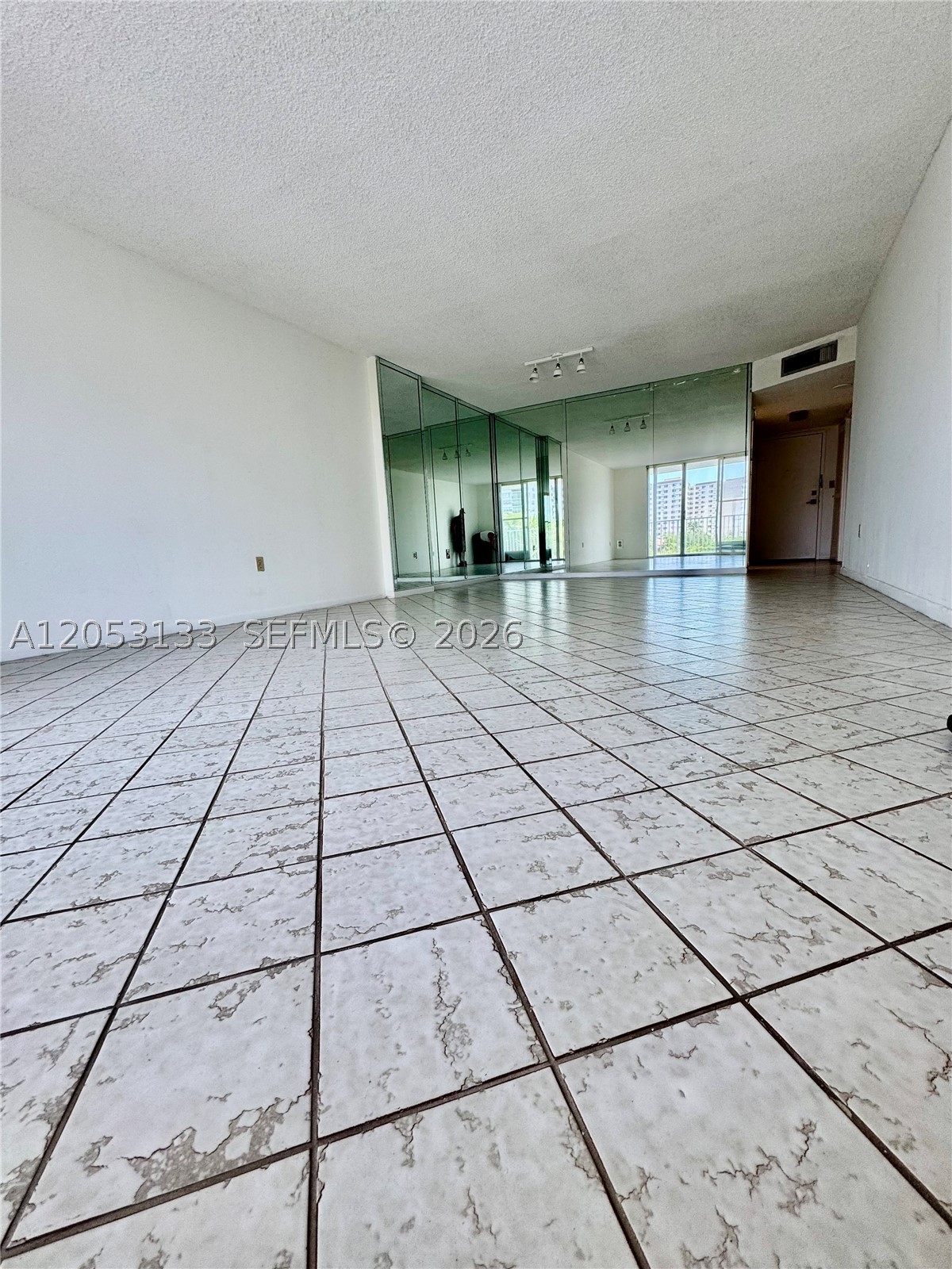 2801 NE 183rd St #405W Aventura, FL 33160