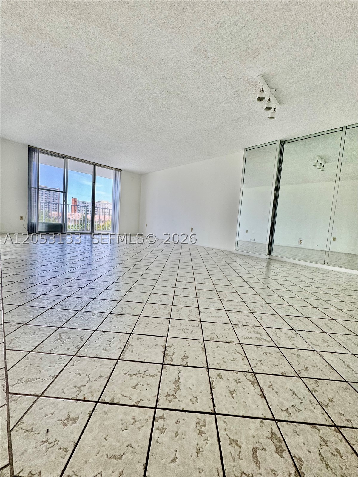 2801 NE 183rd St #405W Aventura, FL 33160