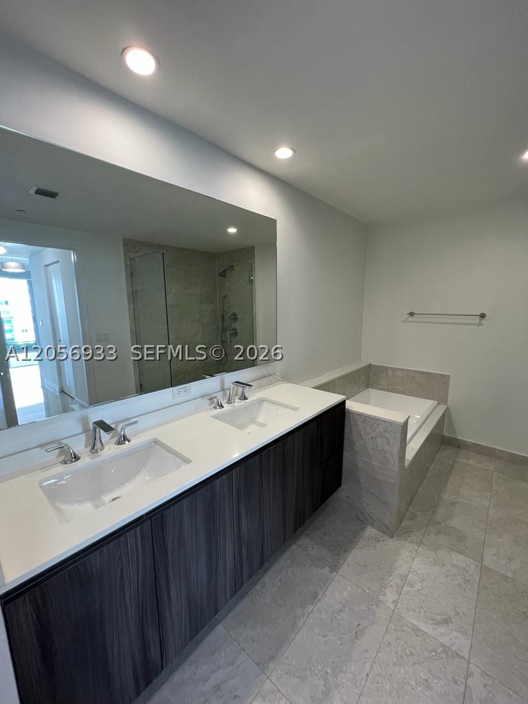 image Aria on the Bay30