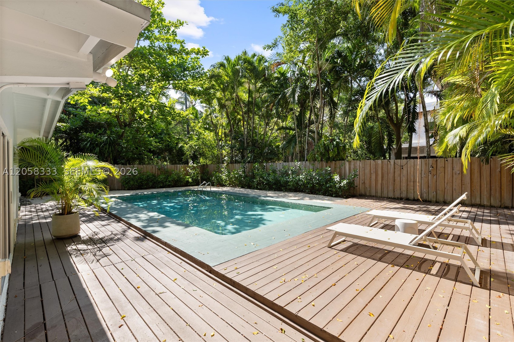 3700 Loquat Ave Miami, FL 33133