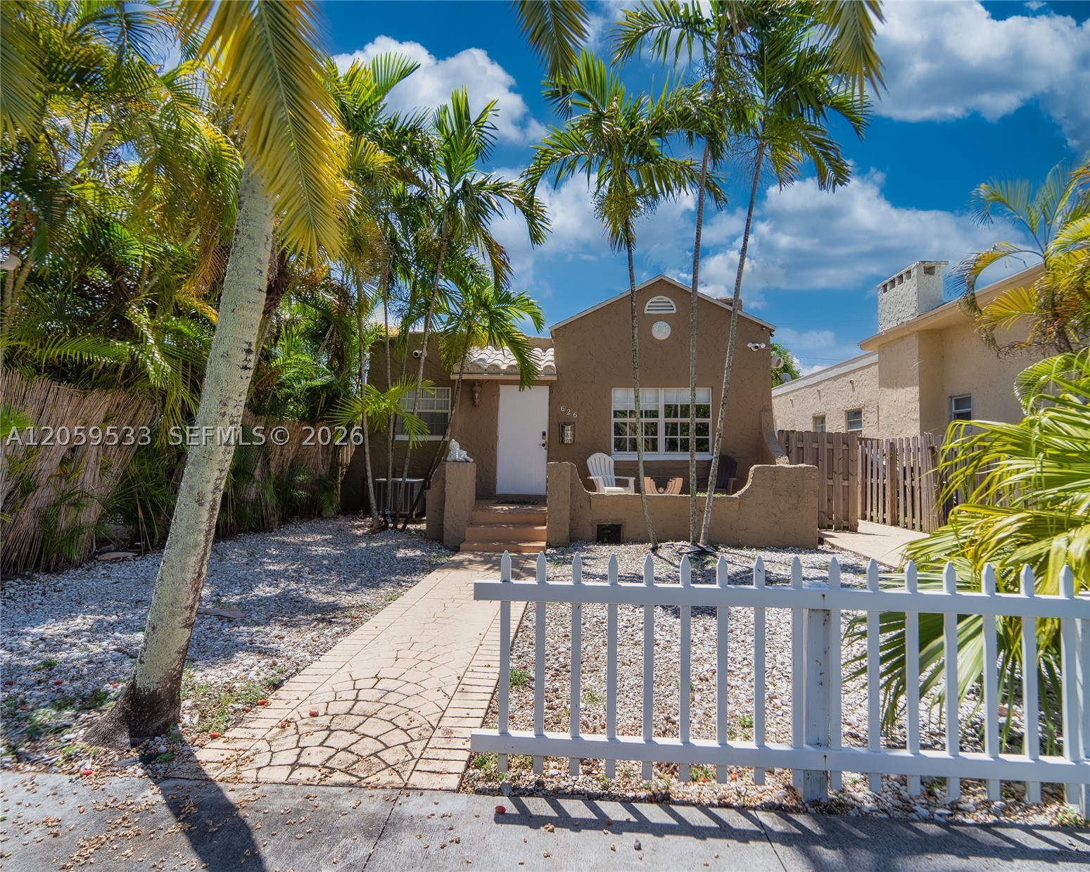 626 NE 4th Ct