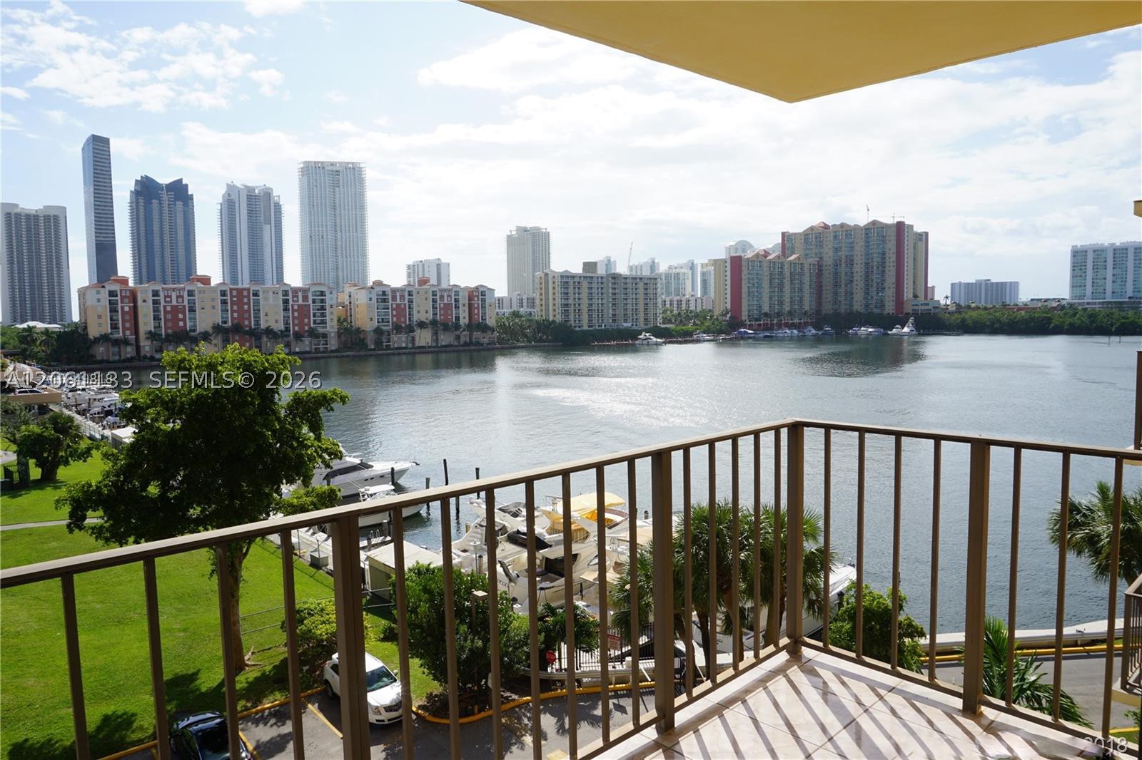 image Winston Towers 7009
