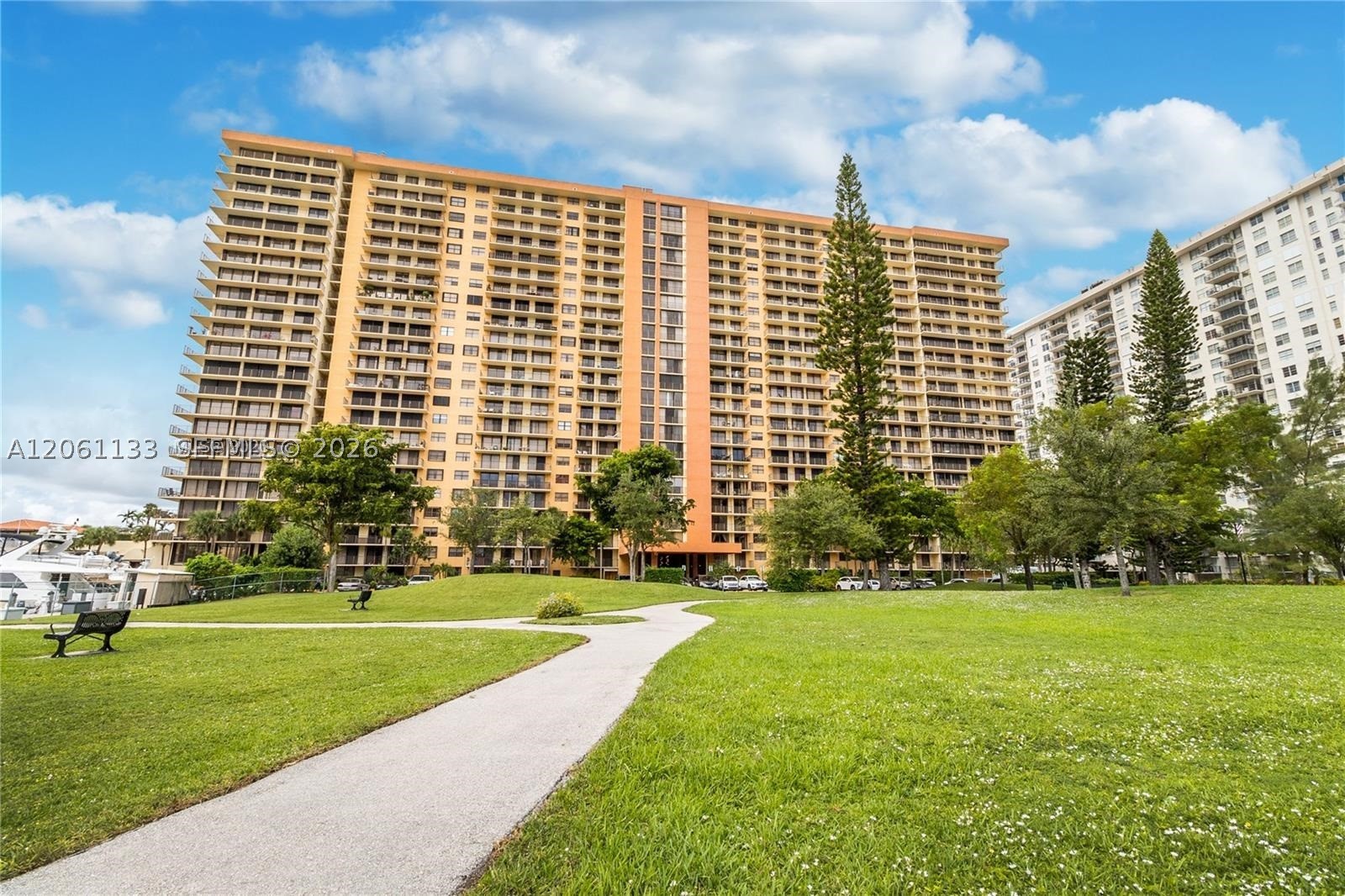 image Winston Towers 7001