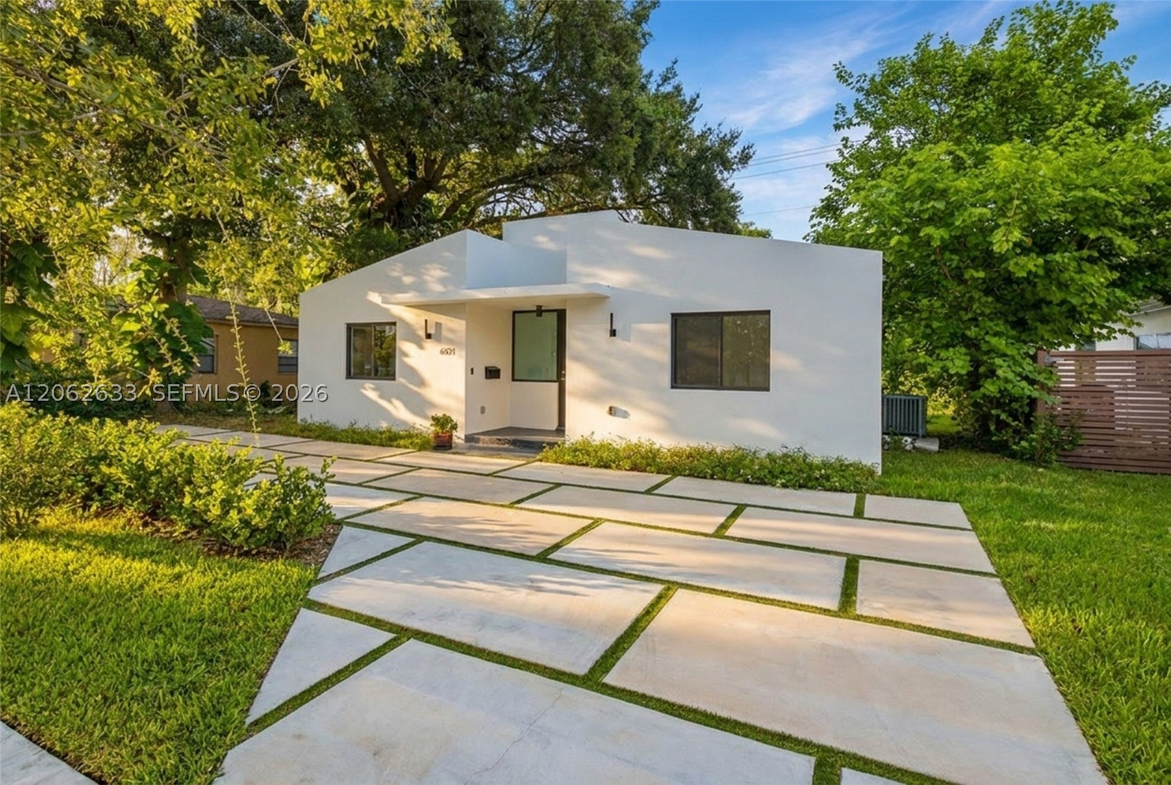 6421 SW 59th Ave South Miami, FL 33143