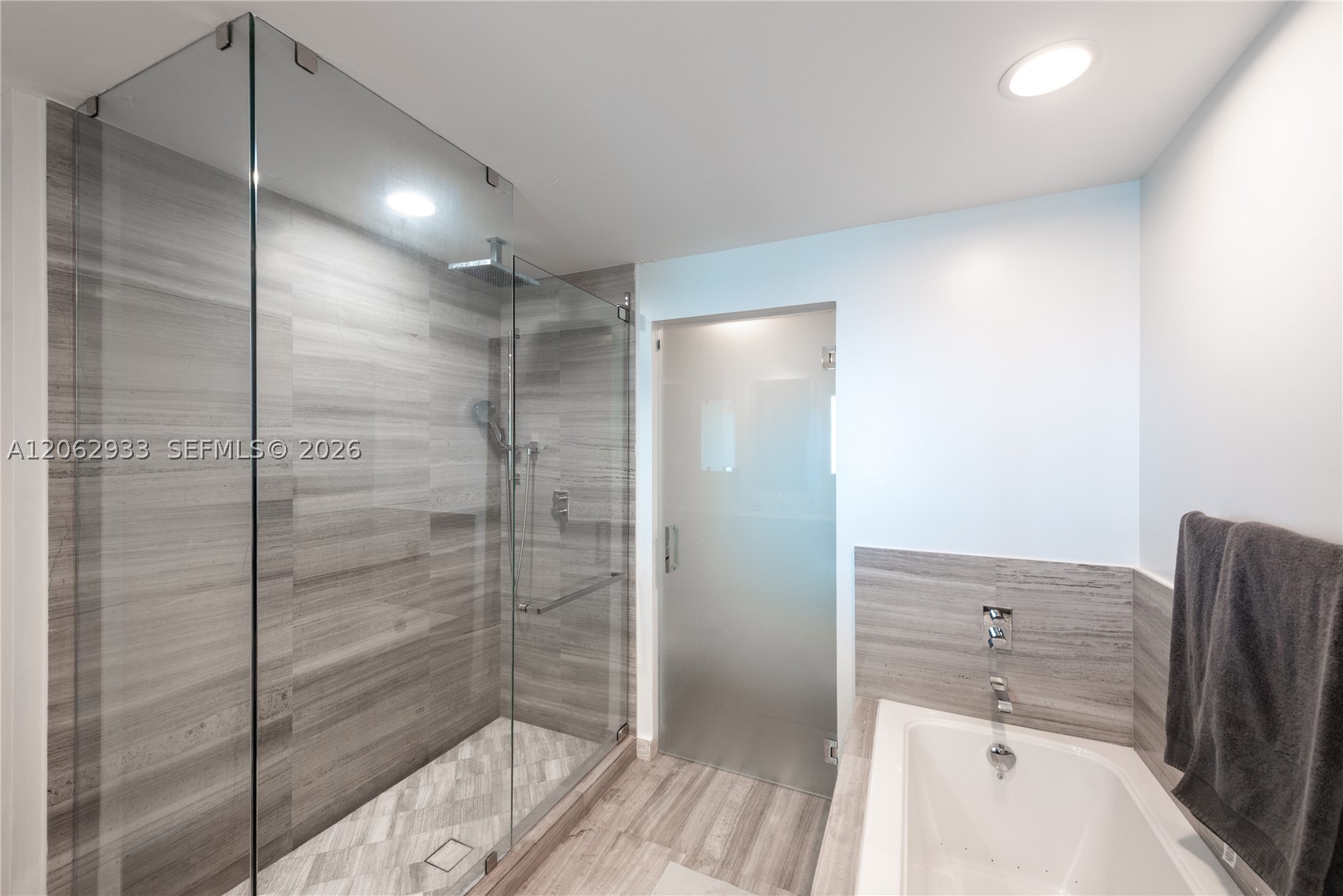 360 Ocean Dr #904S Key Biscayne, FL 33149