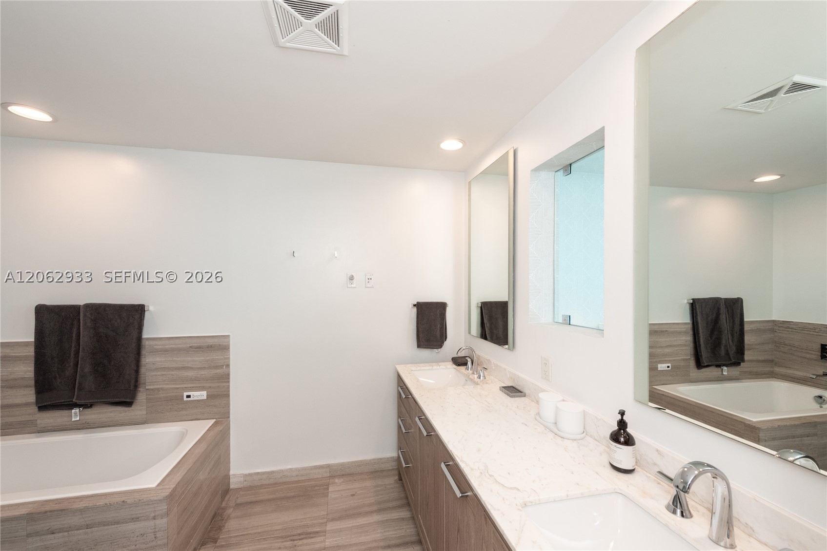 360 Ocean Dr #904S Key Biscayne, FL 33149